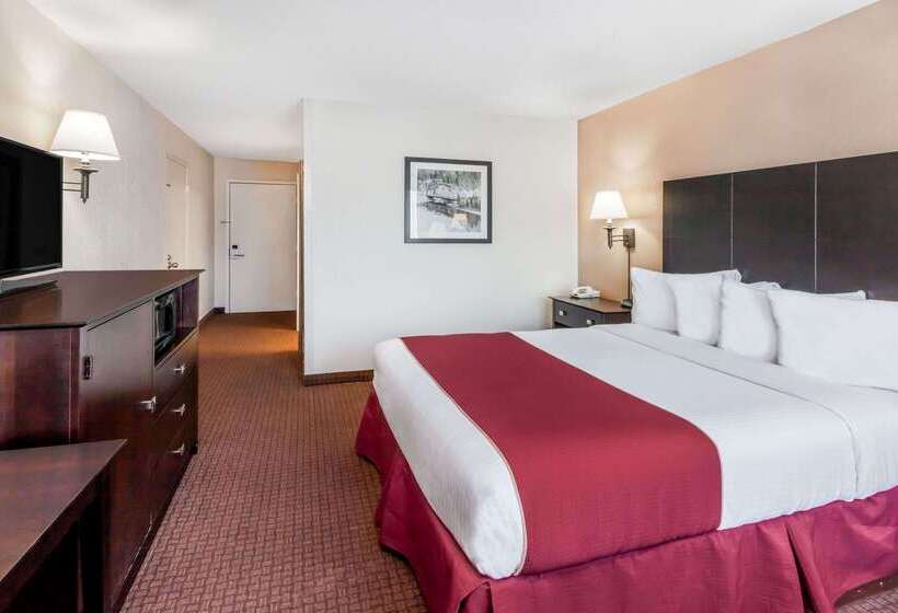 Ramada By Wyndham Grayling Hotel & Conference Center