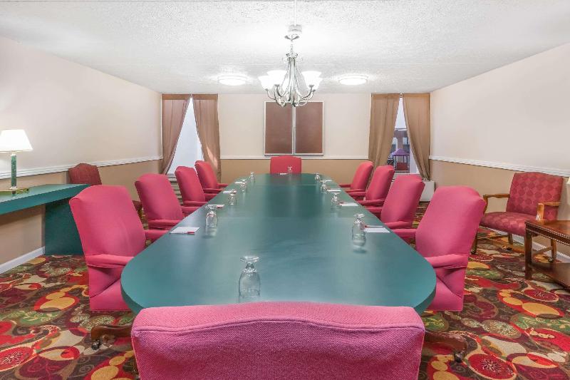 Ramada By Wyndham Grayling Hotel & Conference Center