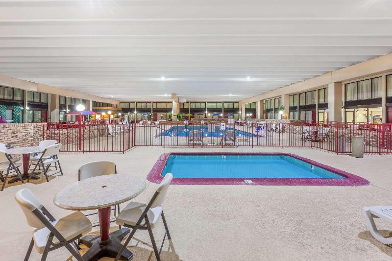 Ramada By Wyndham Grayling Hotel & Conference Center