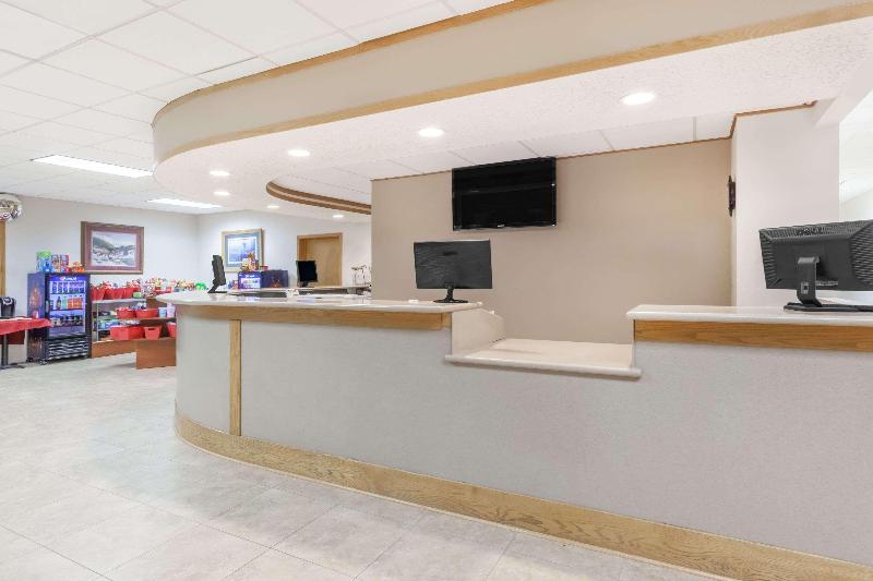 Ramada By Wyndham Grayling Hotel & Conference Center