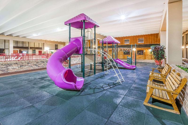 Ramada By Wyndham Grayling Hotel & Conference Center