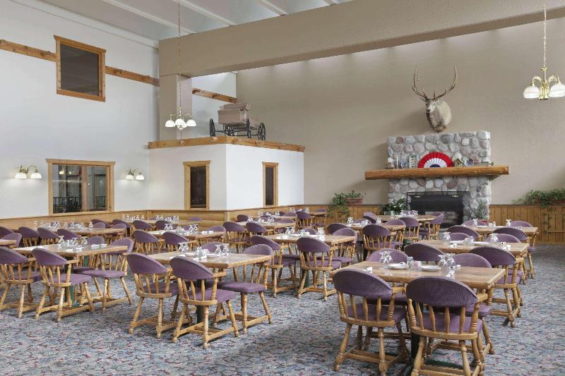 Ramada By Wyndham Grayling Hotel & Conference Center