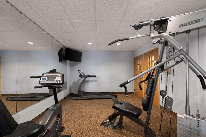 בית מלון כפרי Rodeway Inn & Suites