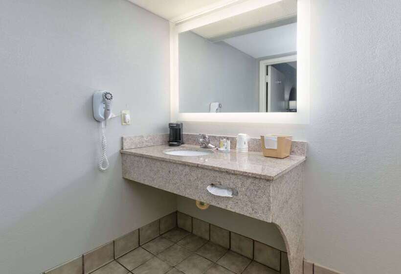 בית מלון כפרי Super 8 By Wyndham Diberville Biloxi Area