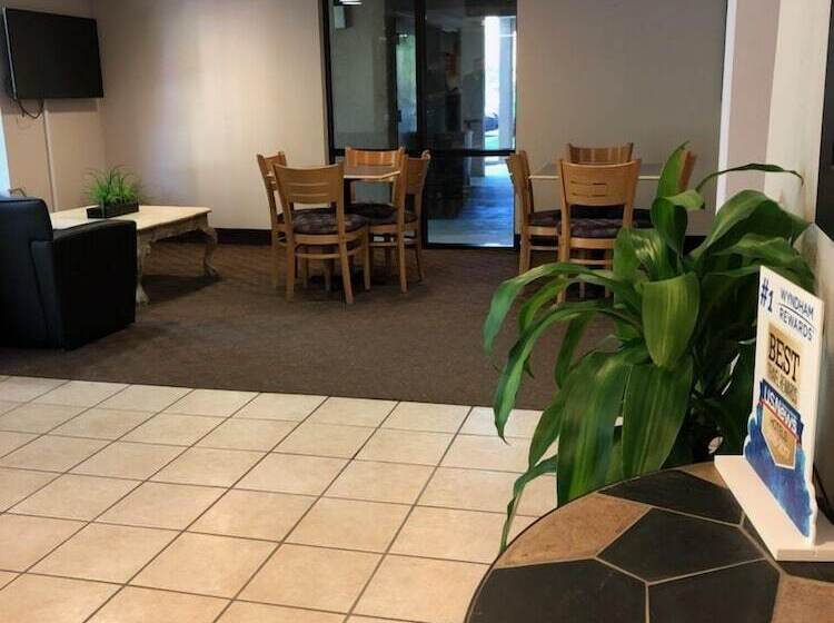 בית מלון כפרי Super 8 By Wyndham Diberville Biloxi Area