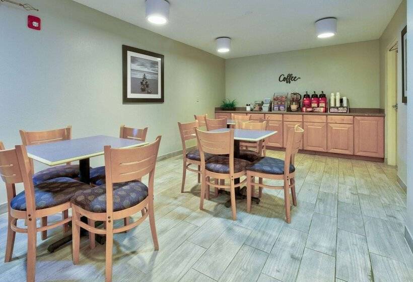 בית מלון כפרי Super 8 By Wyndham Diberville Biloxi Area