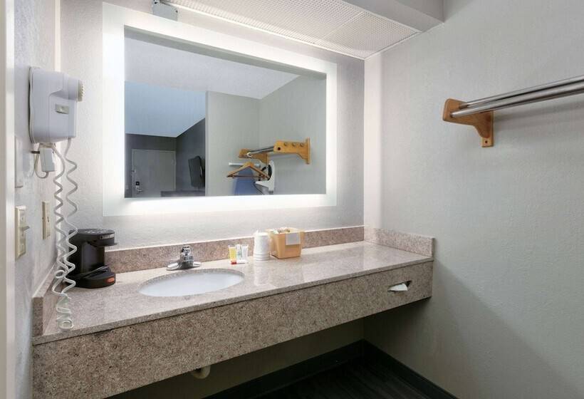 בית מלון כפרי Super 8 By Wyndham Diberville Biloxi Area