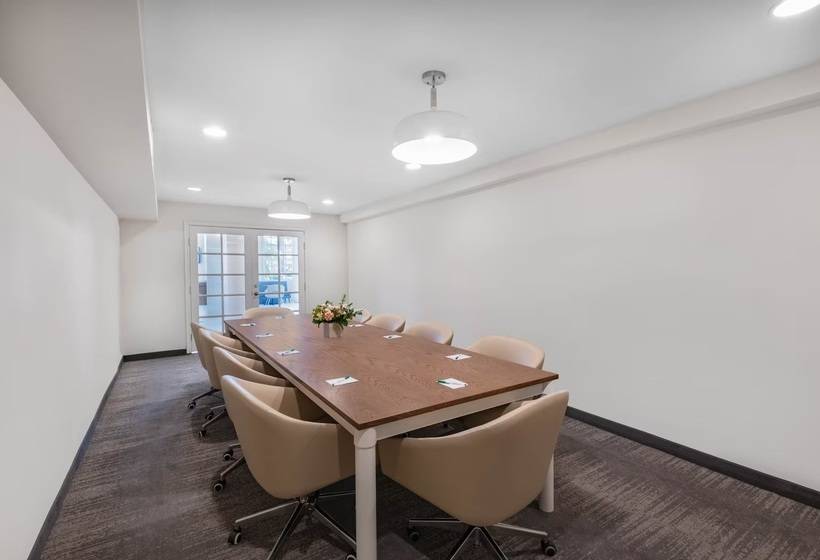 ホテル Wyndham Garden San Diego