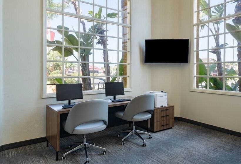 ホテル Wyndham Garden San Diego