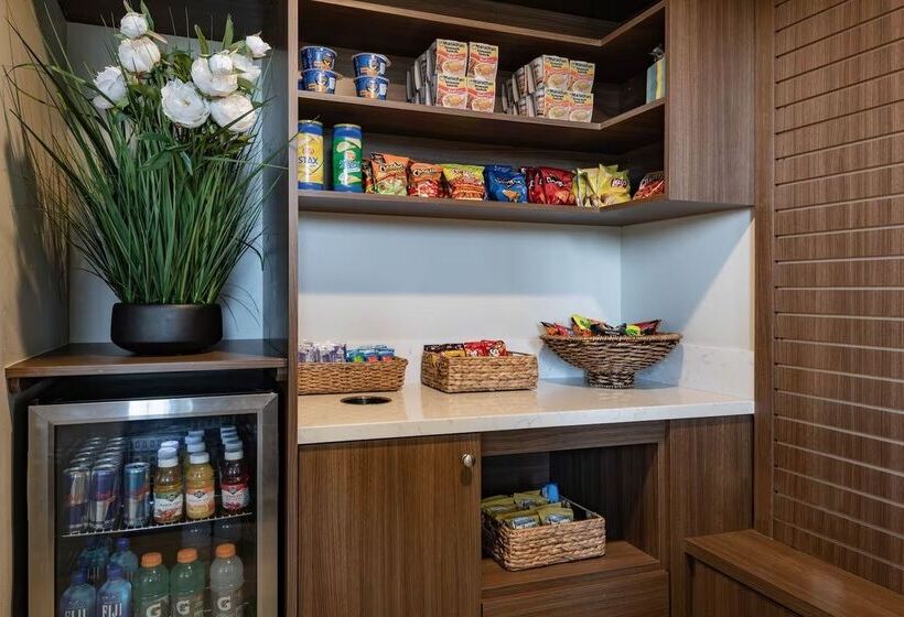 ホテル Wyndham Garden San Diego