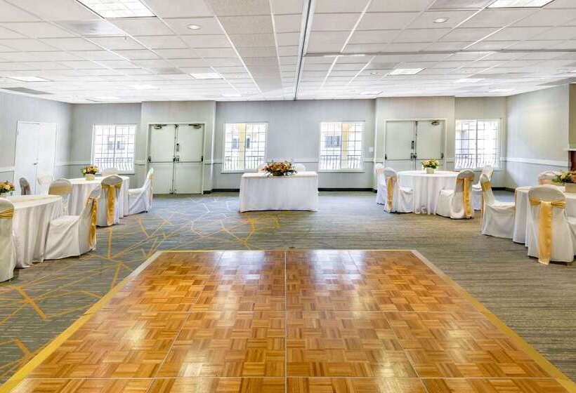 ホテル Wyndham Garden San Diego