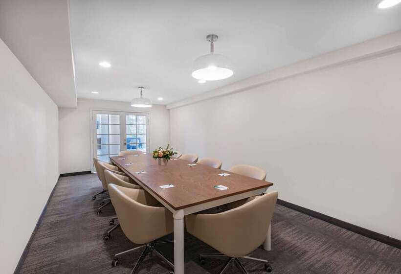 ホテル Wyndham Garden San Diego