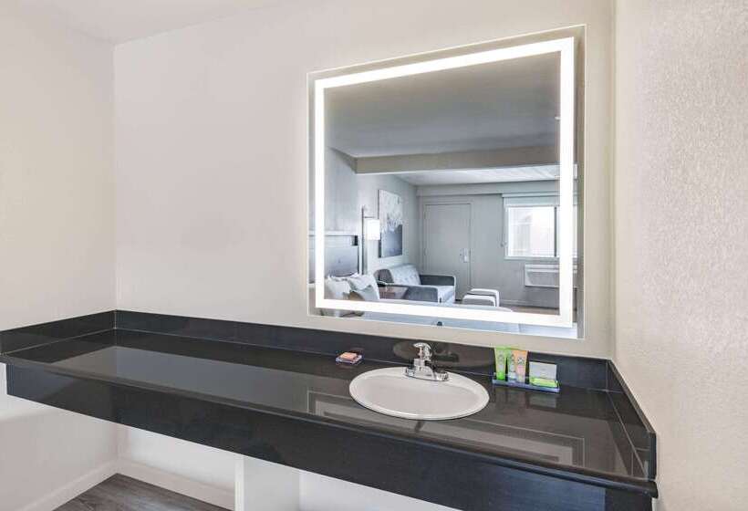 ホテル Wyndham Garden San Diego