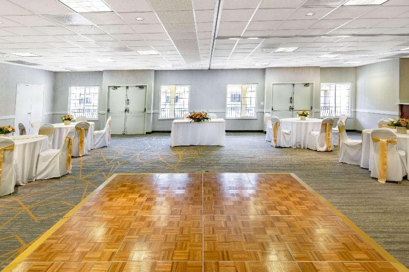 ホテル Wyndham Garden San Diego