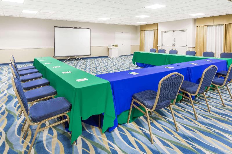 ホテル Wyndham Garden San Diego