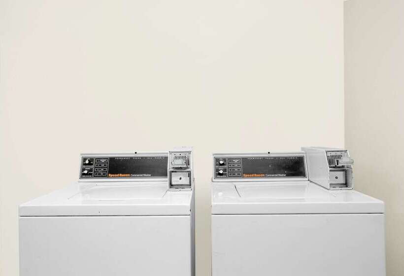 Howard Johnson By Wyndham St. George Hotel & Suites