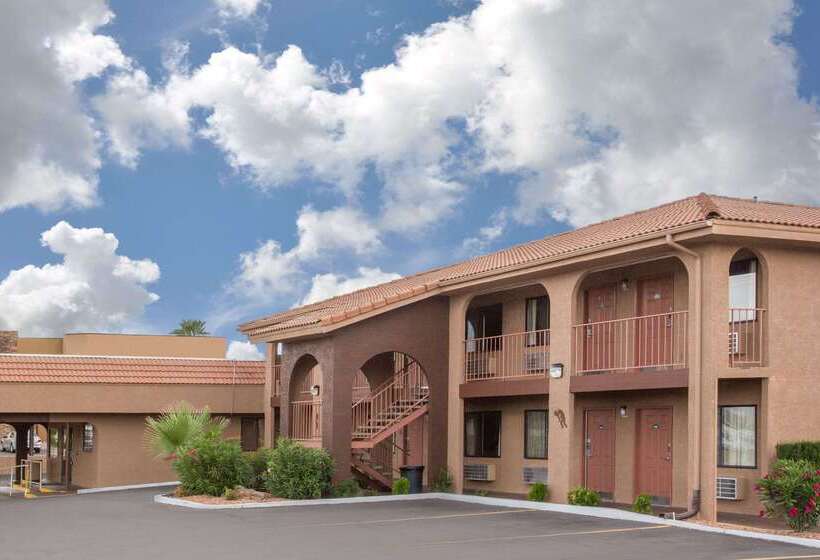 Howard Johnson By Wyndham St. George Hotel & Suites