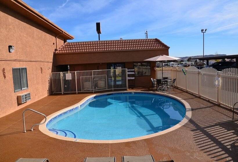 Howard Johnson By Wyndham St. George Hotel & Suites