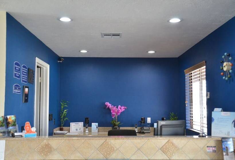 Howard Johnson By Wyndham St. George Hotel & Suites