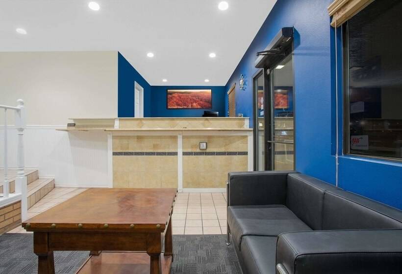 Howard Johnson By Wyndham St. George Hotel & Suites