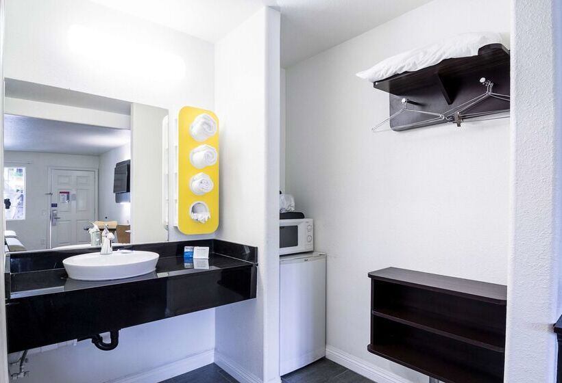 酒店 Fisherman S Cove Inn