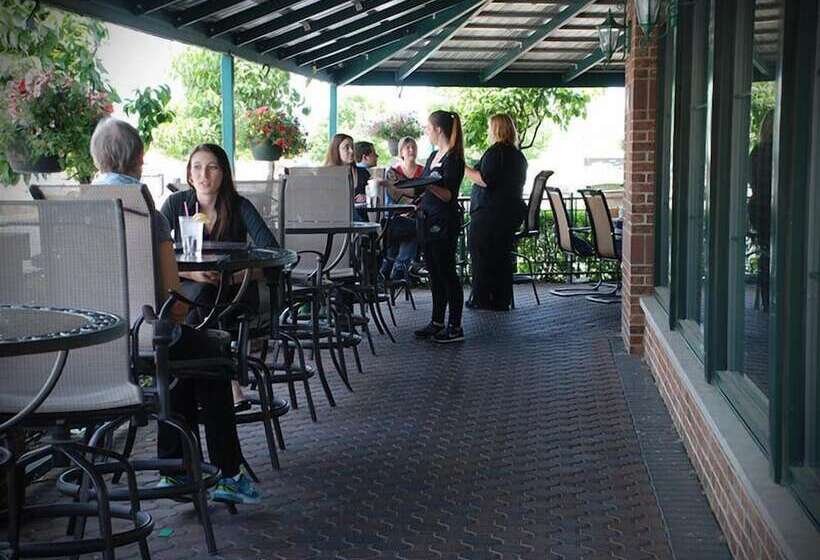 The Plaza Hotel & Suites Winona