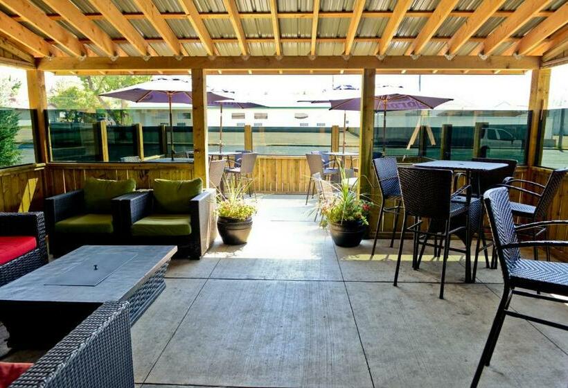 121 Steakhouse & Motel