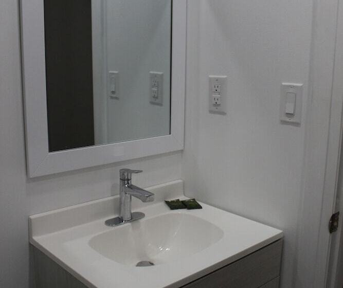 فندق على الطريق Sauble Beach Lodge