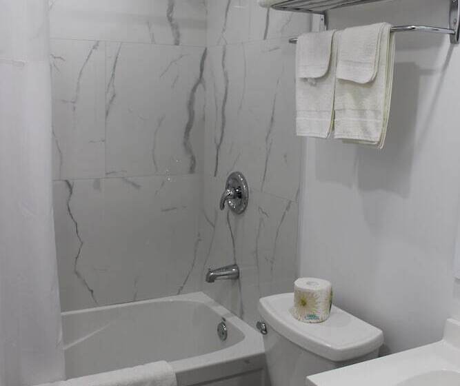 فندق على الطريق Sauble Beach Lodge