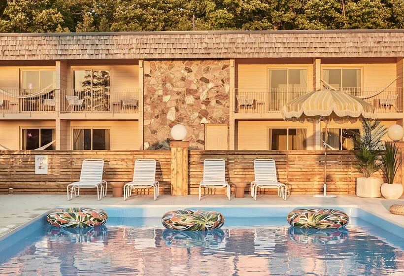 The June Motel, Sauble Beach