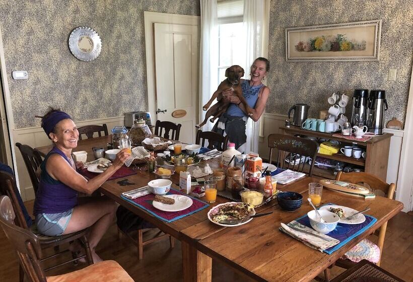 مبيت وإفطار Sewall House Yoga Retreat