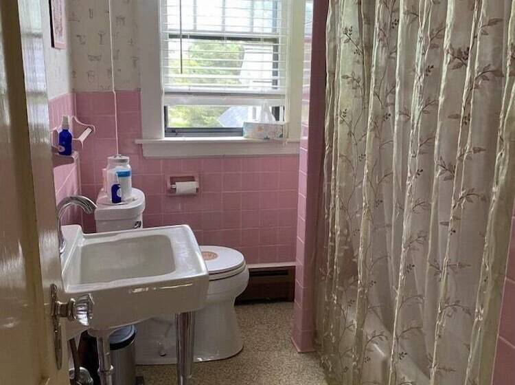 مبيت وإفطار Sewall House Yoga Retreat