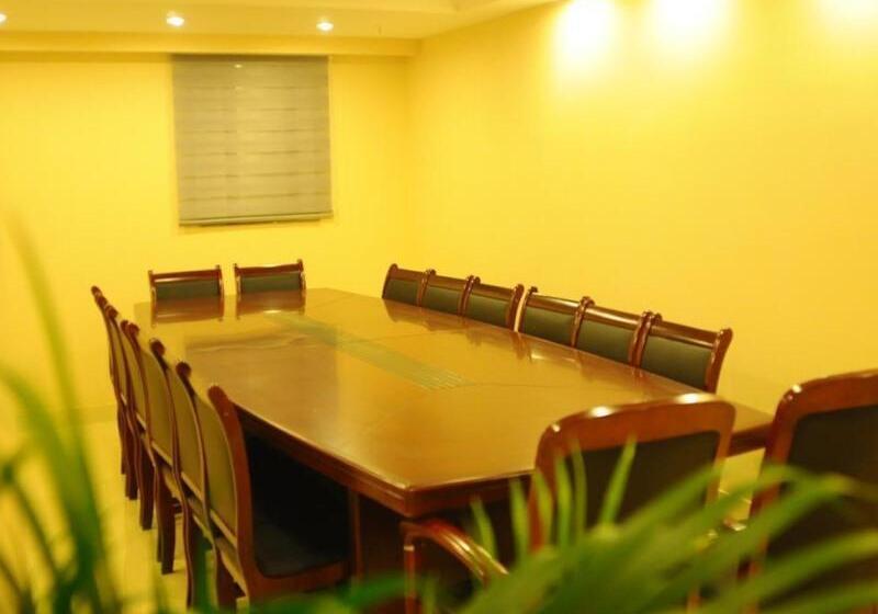 Отель Greentree Inn Huaian Lianshui Jindi International Garden Business