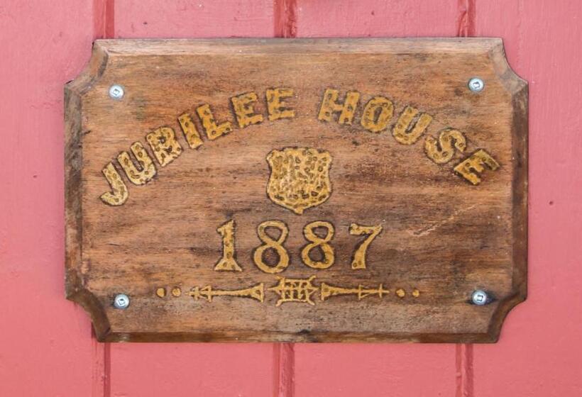 بنسيون Russelltown Inn