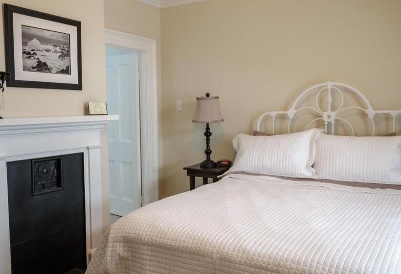 بنسيون Russelltown Inn