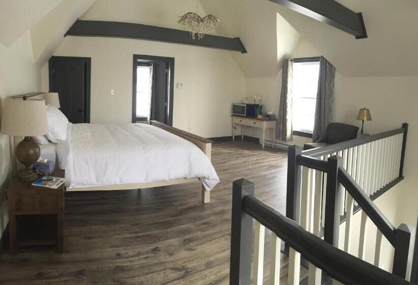 بنسيون Russelltown Inn