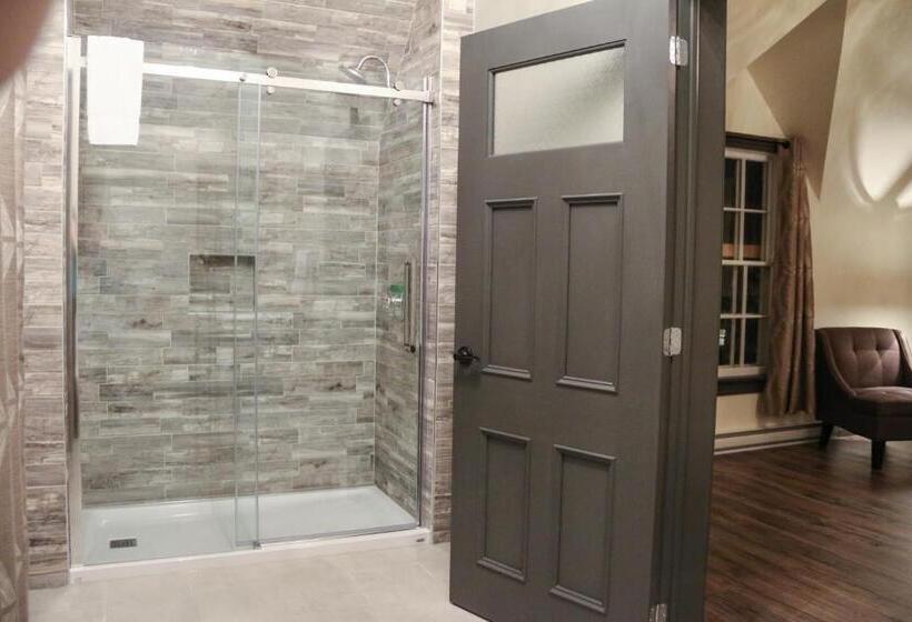 بنسيون Russelltown Inn