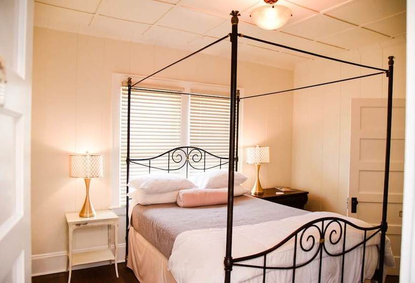 Azalea Inn Bed & Breakfast