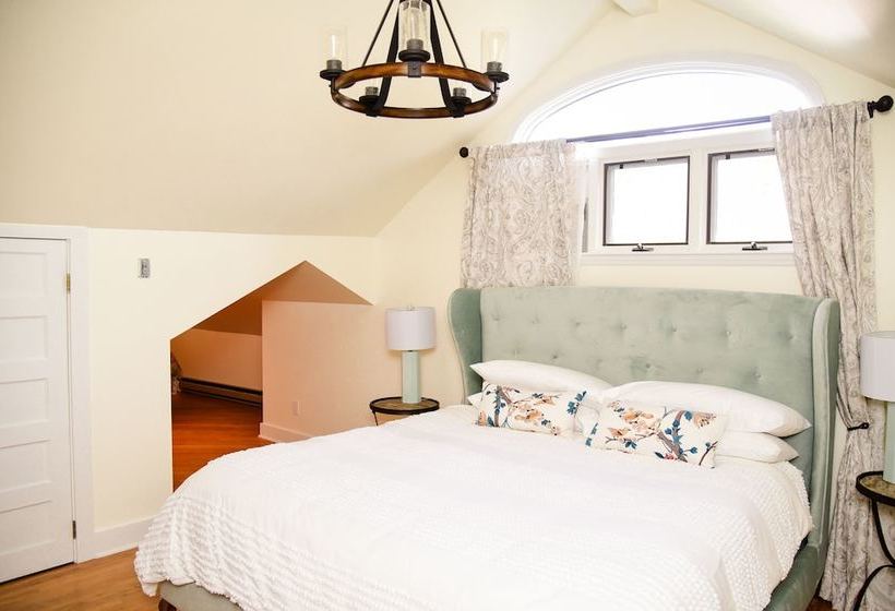 Azalea Inn Bed & Breakfast