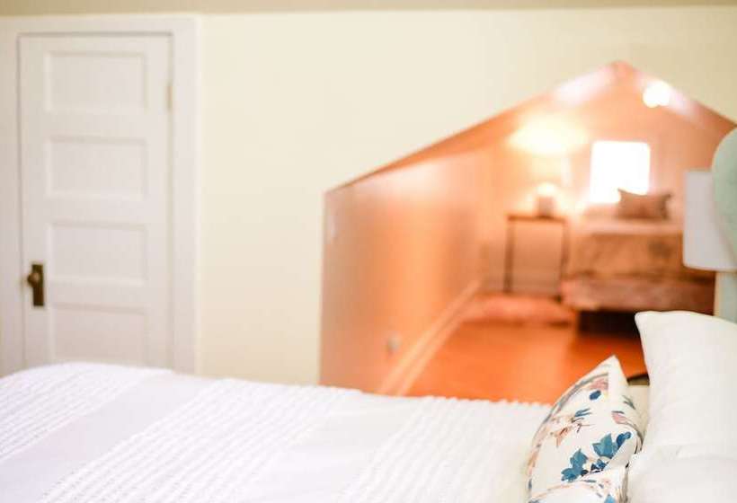 Azalea Inn Bed & Breakfast