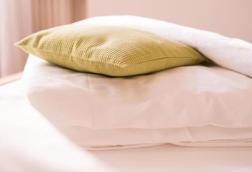 Flora Hotel & Suites