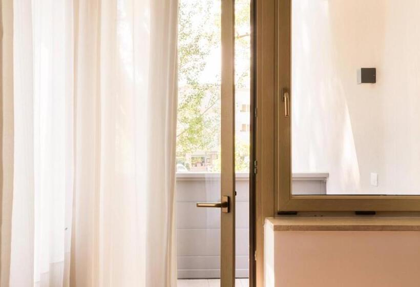 Flora Hotel & Suites