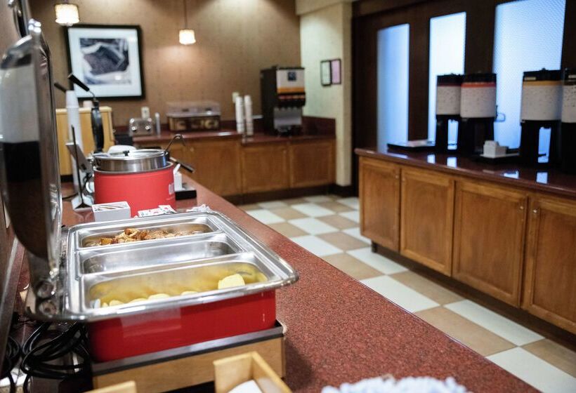 Hampton Inn & Suites Fresno