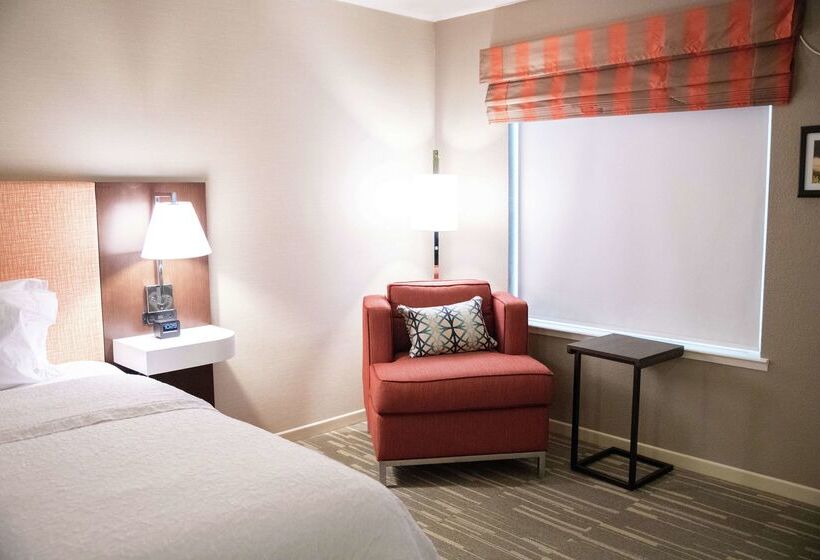 Hampton Inn & Suites Fresno