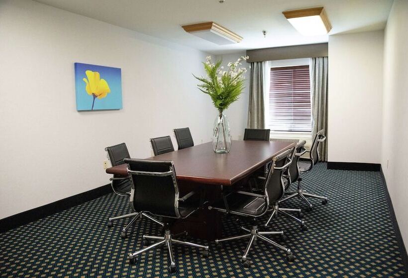 Hampton Inn & Suites Fresno