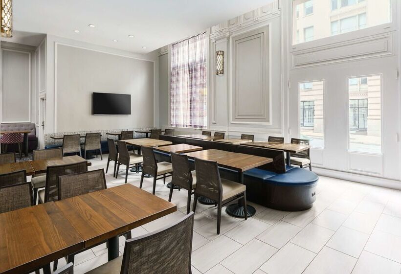 Hampton Inn & Suites Baltimore Inner Harbor