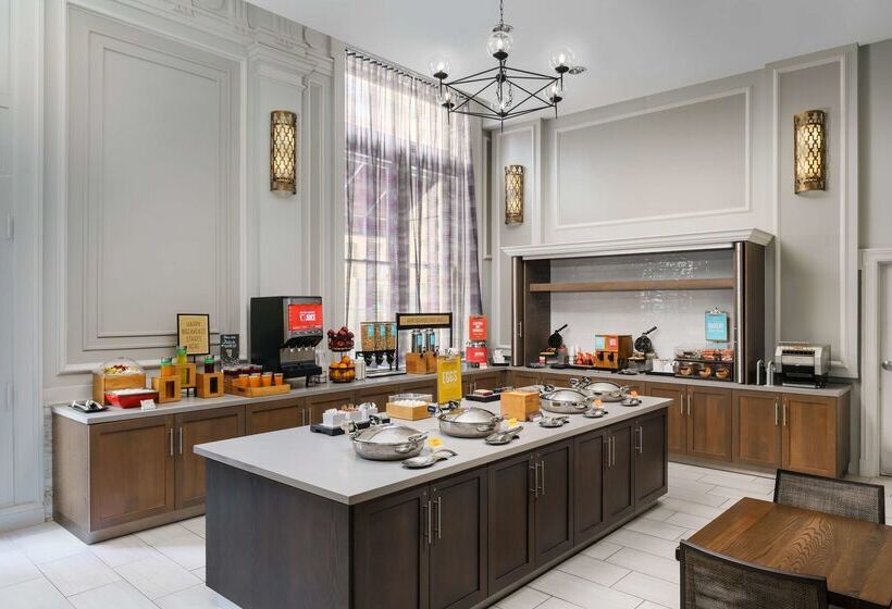 Hampton Inn & Suites Baltimore Inner Harbor