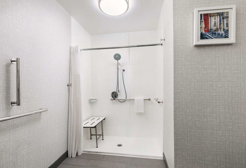 Hampton Inn & Suites Baltimore Inner Harbor