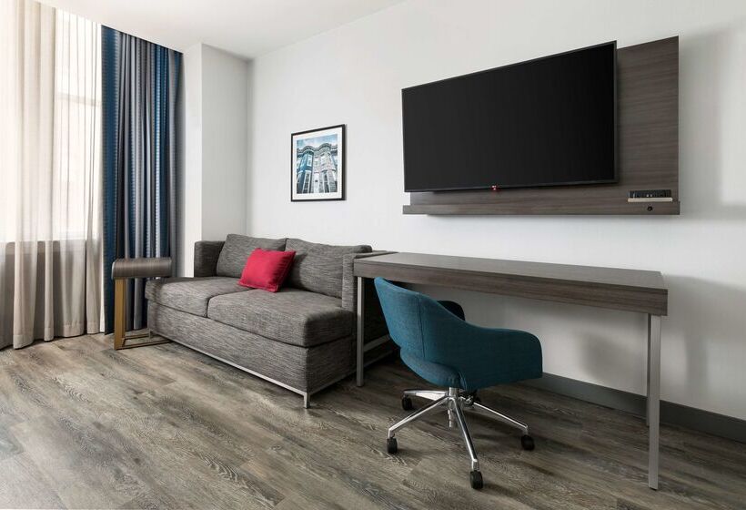 Hampton Inn & Suites Baltimore Inner Harbor