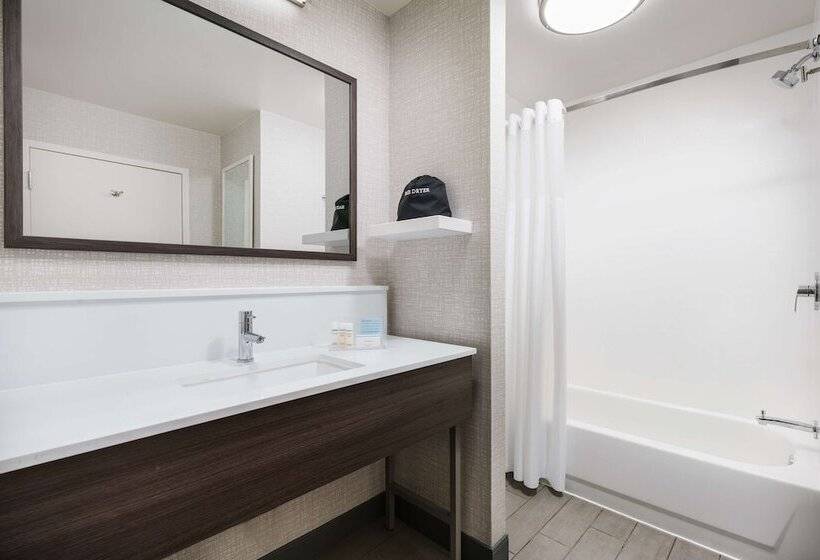 Hampton Inn & Suites Baltimore Inner Harbor